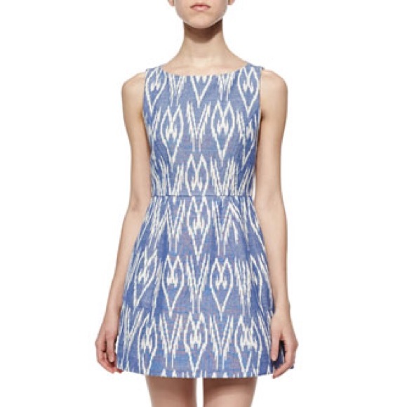 Alice + Olivia Epstein Structured Pouf Dress - Picture 5 of 9